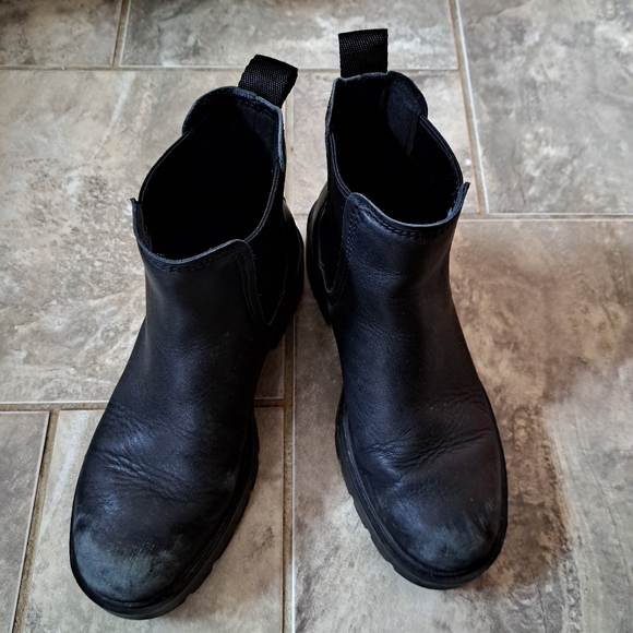 Uggs black booties - Picture 1 of 4